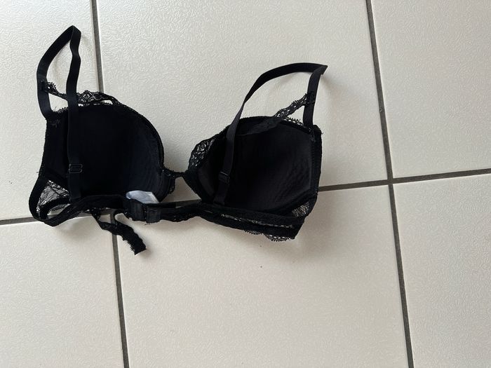 soutien gorge noir miss emma taille 85B avec bande dentelle devant - photo numéro 6