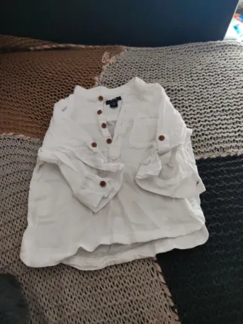 Haut habillé avec boutons taille 9 mois
