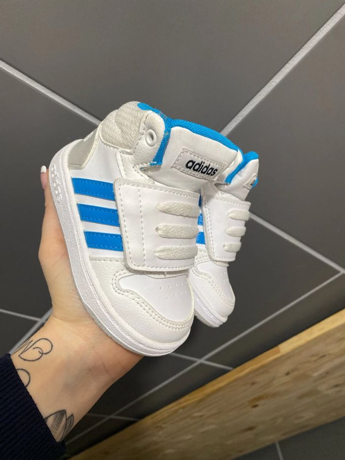 Basket adidas taille 20 neuve