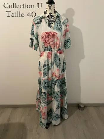 Robe longue collection u taille L blanc motif fleurs et feuille rose et vert