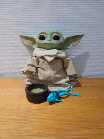 Peluche grogu mandalorian star wars interactif