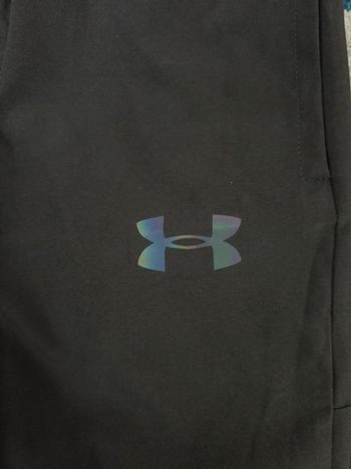 Short Under Armour Fluorescent Taille L - photo numéro 4