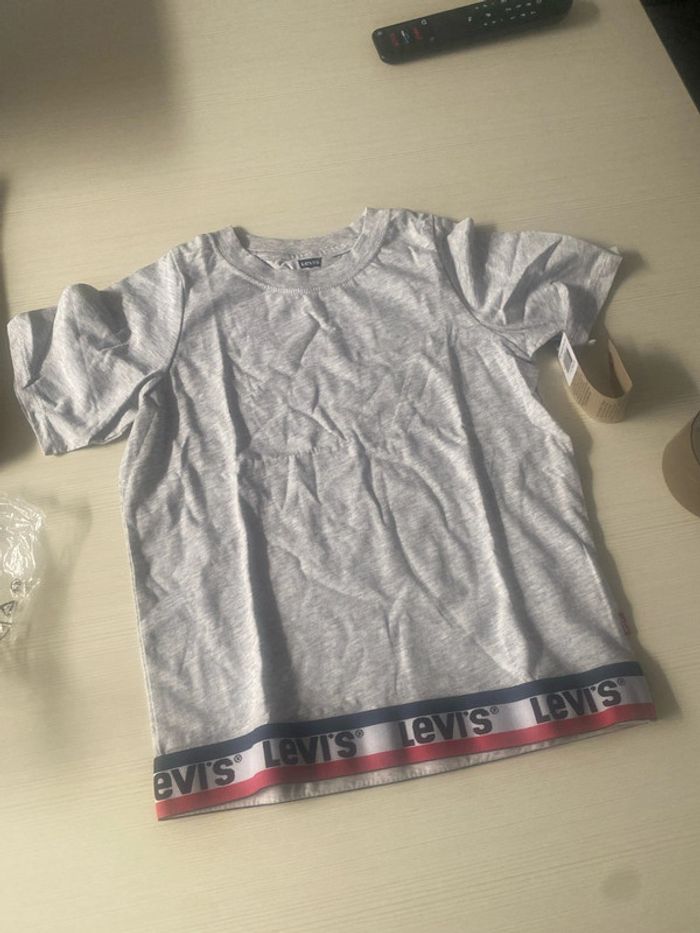 TEE shirt neuf levis authentique