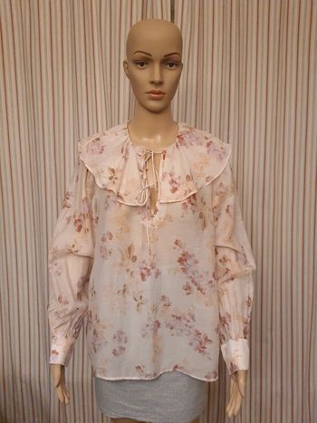 Jolie Blouse blanche fleuries H&M eur M