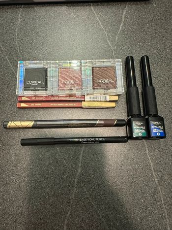Lot maquillage l'Oréal Paris neuf