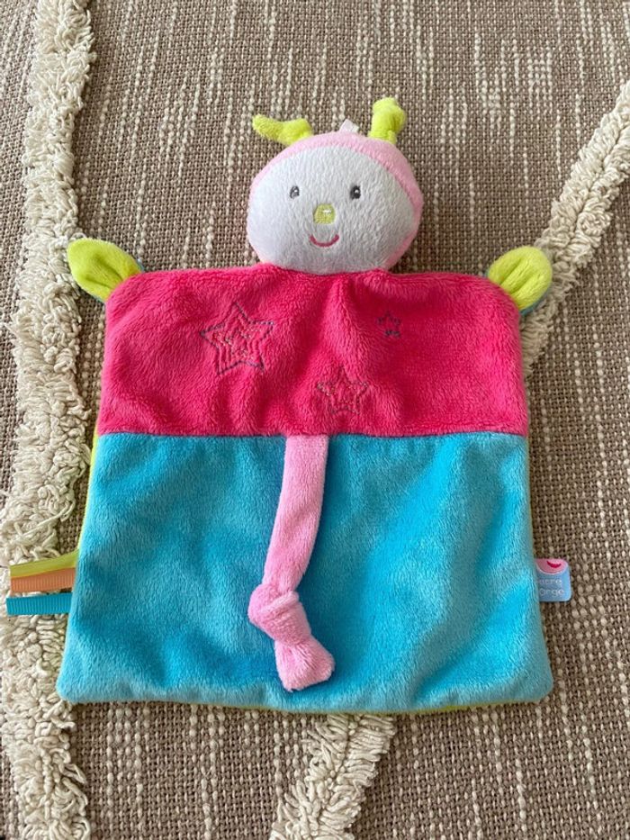 Peluche doudou plat 25cm Sucre d'Orge chenille insecte rose bleu vert très bon état
