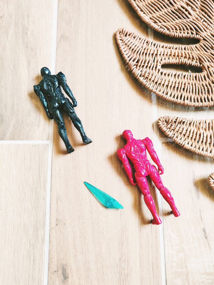 🙅 Power rangers Movie lot de 2 figurines rangers noir et rouge marque bandai - photo numéro 2