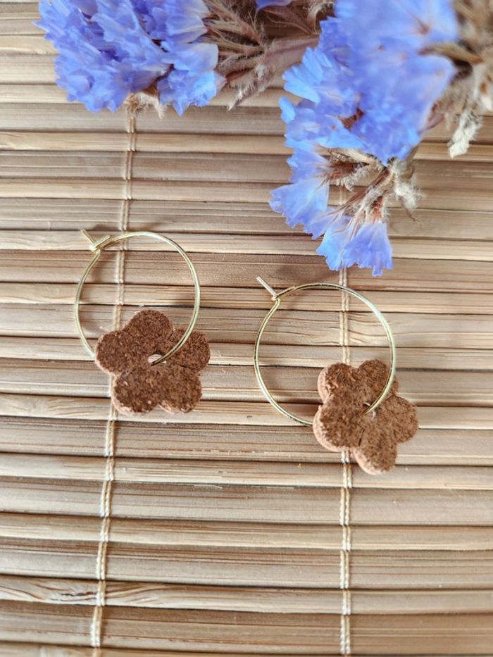 Boucles d'oreilles créoles fleur en cuir LC510 - photo numéro 2