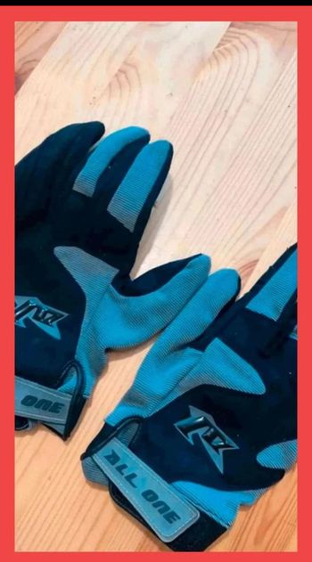 Petits prix :)  Gants moto