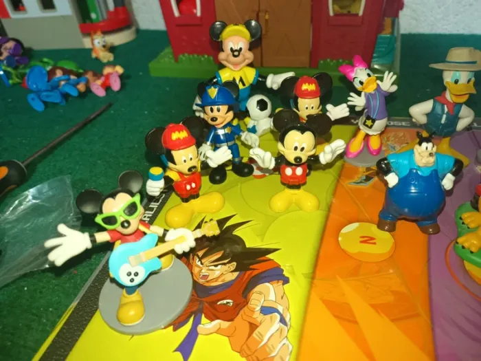 Lot de figurines Disney ( Donald's /mickey /mini /plutôt) - photo numéro 2