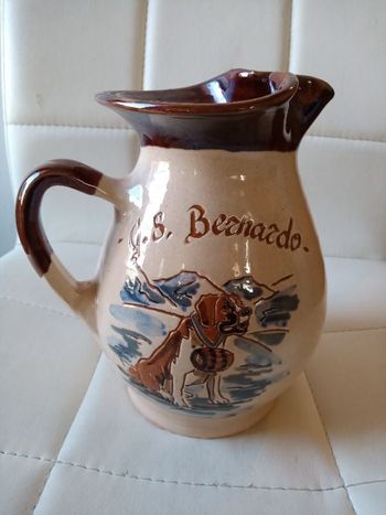 Pichet émaillé G.S Bernardo décor un chien dans la nature estampillé Arta