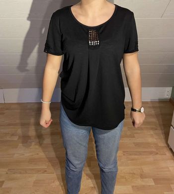 Haut noir habillé  avec broderie