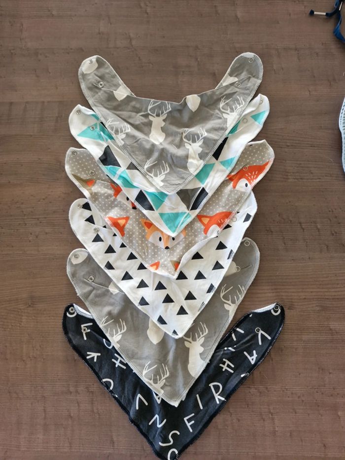 Lot de 6 bavoirs triangle