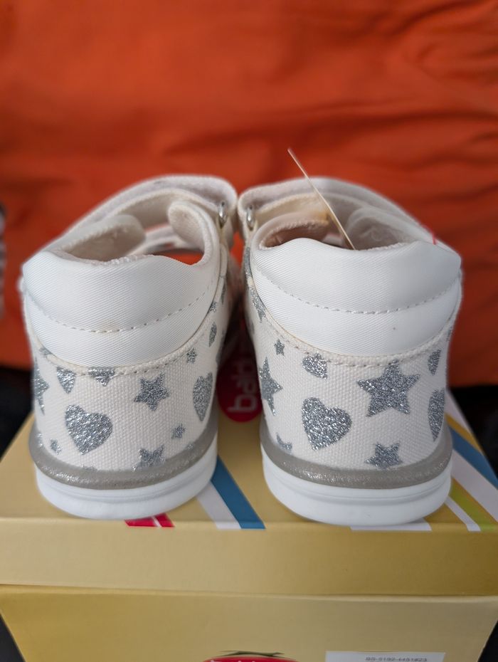 Sandales fille. Taille 23. Neuf. Semelle intérieure en cuir. Balducci - photo numéro 10