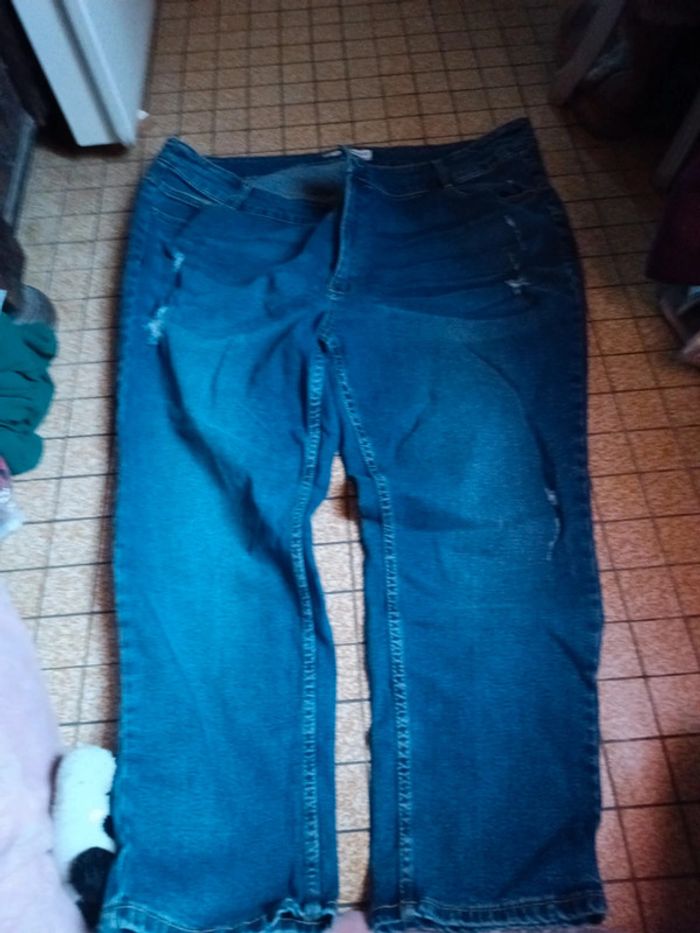 Jean effet troué