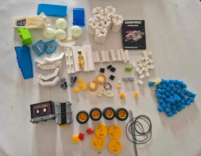 Lot divers pièces construx action space 587, et 6100/6150