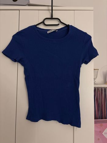 tee-shirts bleu