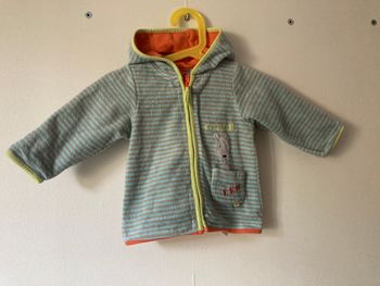 veste gilet à capuche zippé taille 9 mois