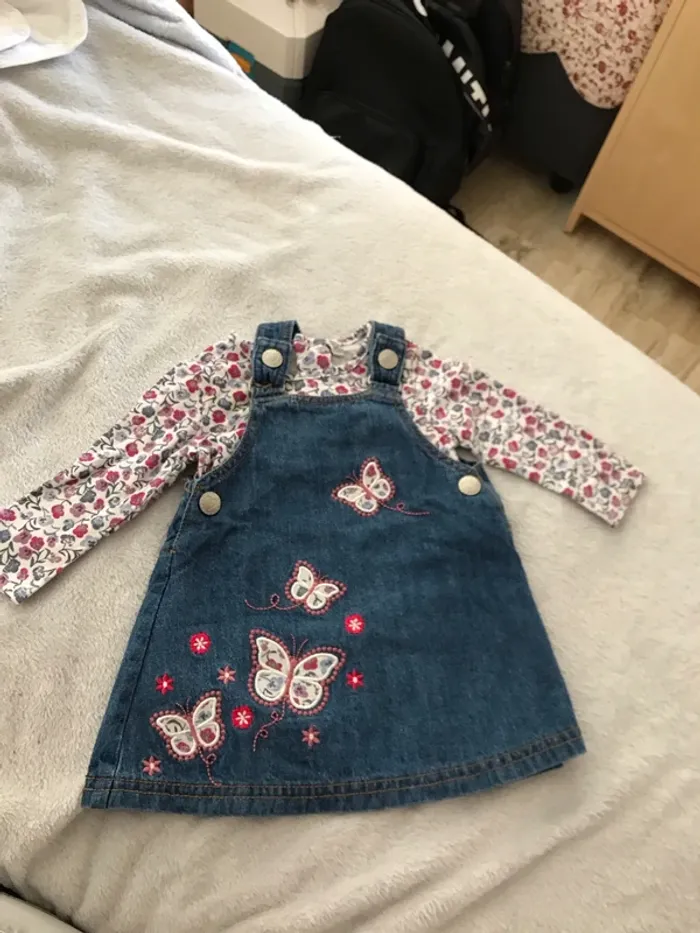 T-shirt fleuri, et Robe en Jean 6 mois