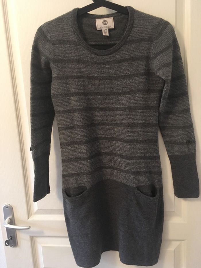 Robe excellent état. 100% laine.