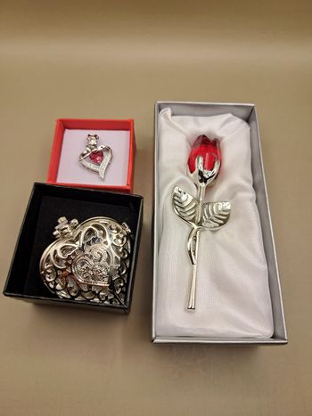Lot Saint Valentin montre et pendentif Cœur et rose argentée vendu avec coffrets