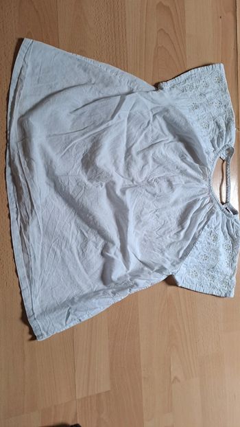 Blouse blanche à broderies