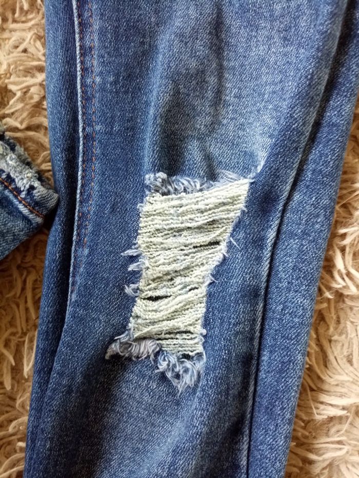 Jeans "troué" femme - photo numéro 5