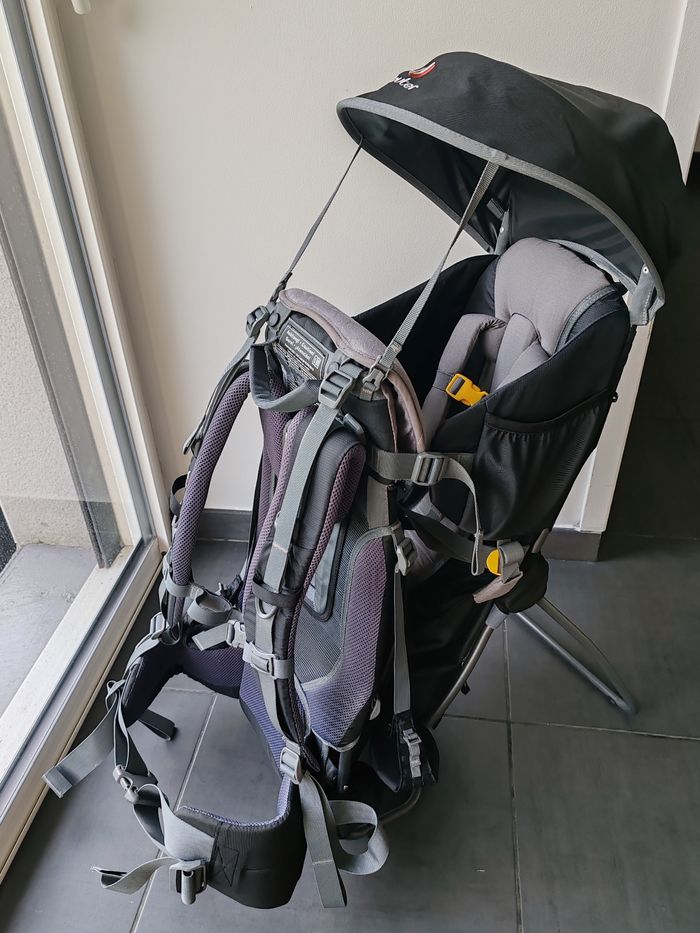Porte bébé Randonnée Deuteur Kid Comfort 1 Plus Noir avec Reposes Pieds
