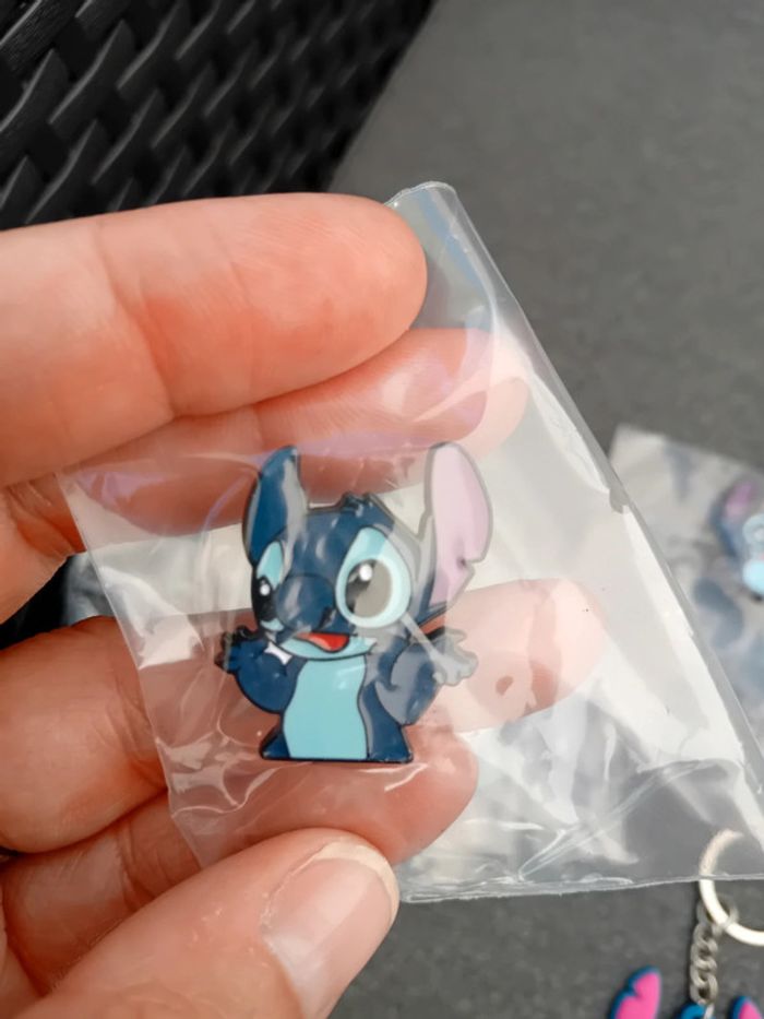 Lot de 7 pins stich neufs - photo numéro 7