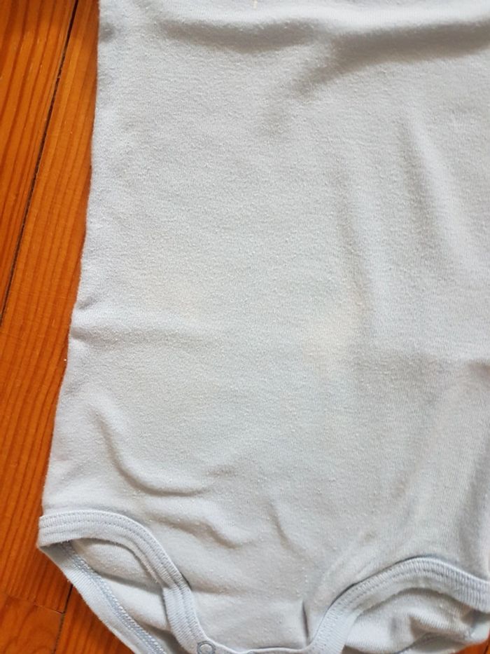 LOT  de 2 Bodys 12 mois petit bateau - photo numéro 2