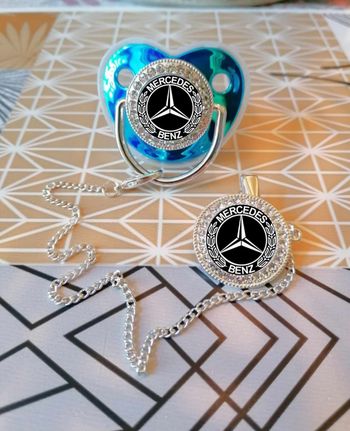 Tétine bleu mercedes Benz