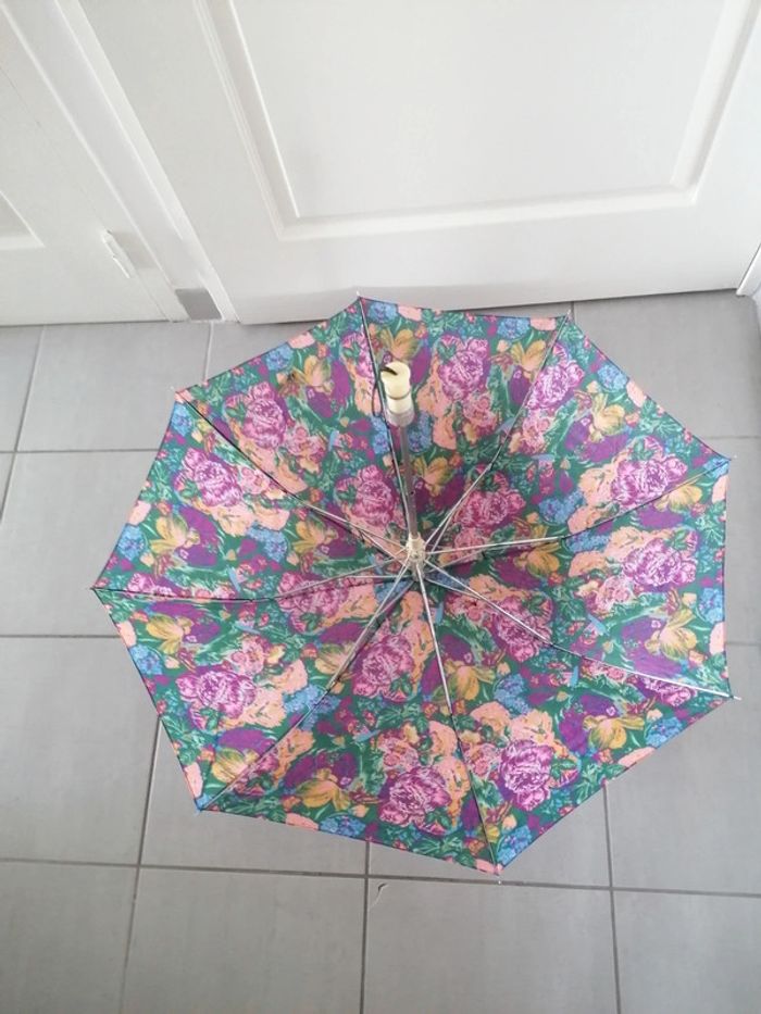 Parapluie automatique servi quelques fois - photo numéro 2