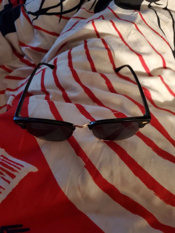 Lunettes de soleil noir - photo numéro 2