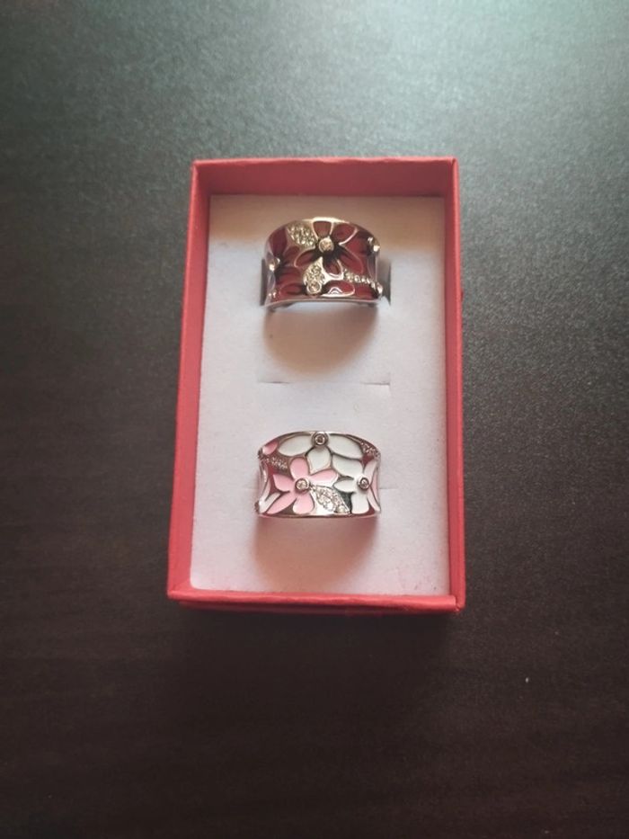 Lot de 2 bagues fleurs avec coffret