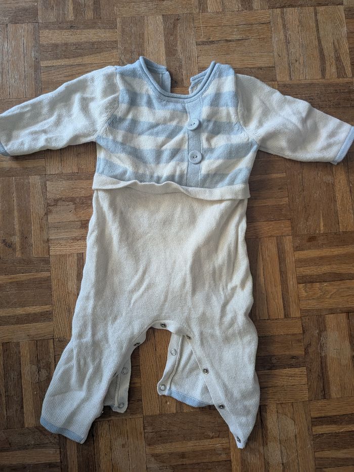 Lot de pyjamas et bodies 6 et 9 mois