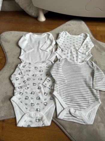 Lot 4 body bébé garçon Taille 0-3 mois