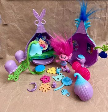 Hasbro Trolls 2015 – Salon de coiffure Trolls DreamWorks – figurine + accessoires