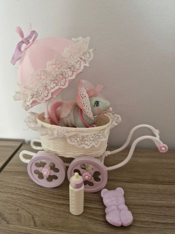 Vintage 1985 mon  petit poney génération 1 bébé avec landau