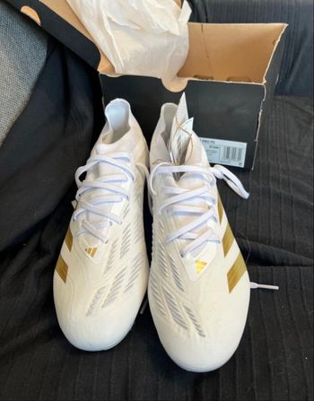Crampon Addidas predator FG blanc