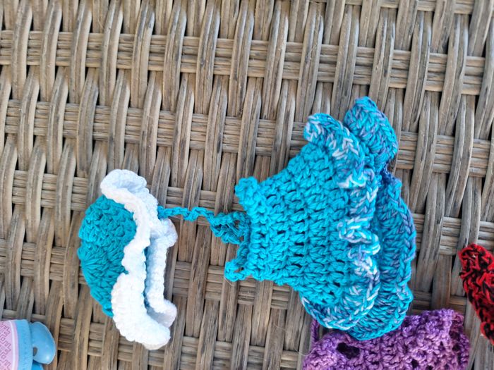 Lot de 2 petites poupées masha et leur lot de vêtements - photo numéro 6