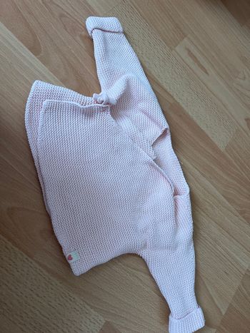 Brassière en tricot , taille naissance , très bon état 