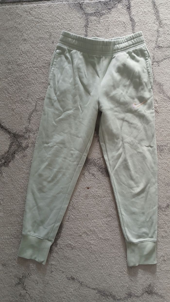 Jogging nike 8/9ans