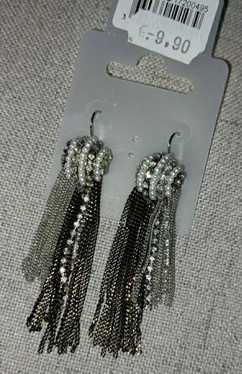 Boucle d'oreille neuve