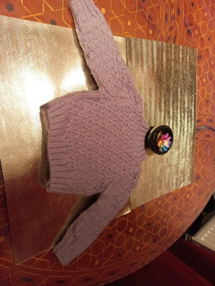 Beau pull chaud laine mauve fait main 9 mois - photo numéro 2