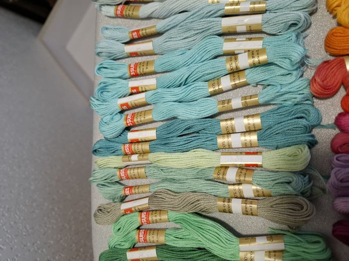 Gros lot de 65 échevettes fil coton mouliné 8 m 3 Suisses 100 % coton neuf - photo numéro 3