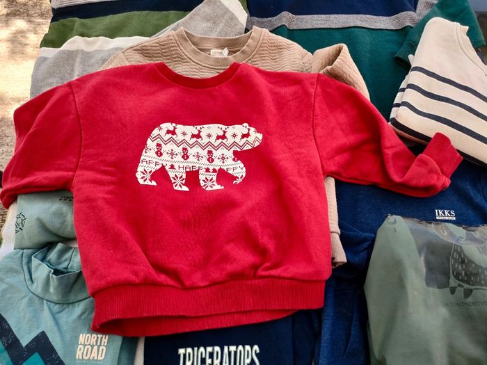 Lot garçon 5 ans hiver - 2 pulls 4 sweats 3 tshirts - photo numéro 4