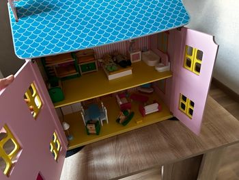 Maison poupée en bois