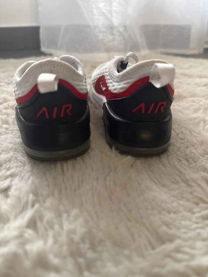 Nike air rouge et blanche taille 23,5 - photo numéro 3