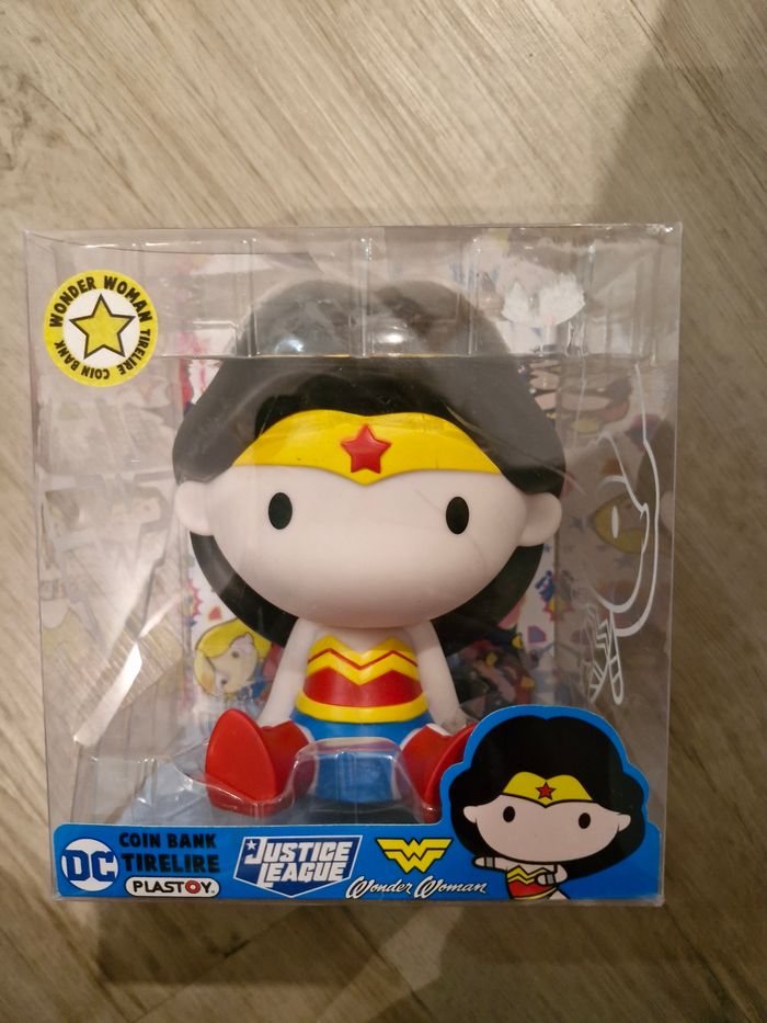 Tirelire WONDER WOMAN  PLASTOY neuve - photo numéro 2