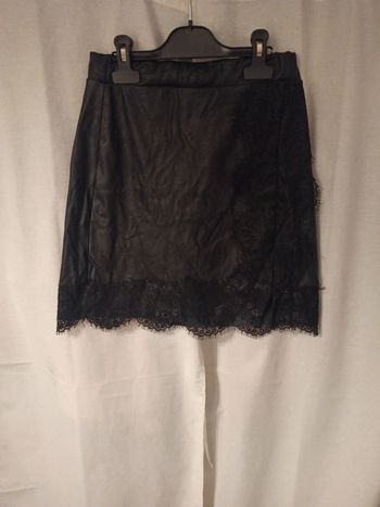 Jupe simili cuir noire dentelle